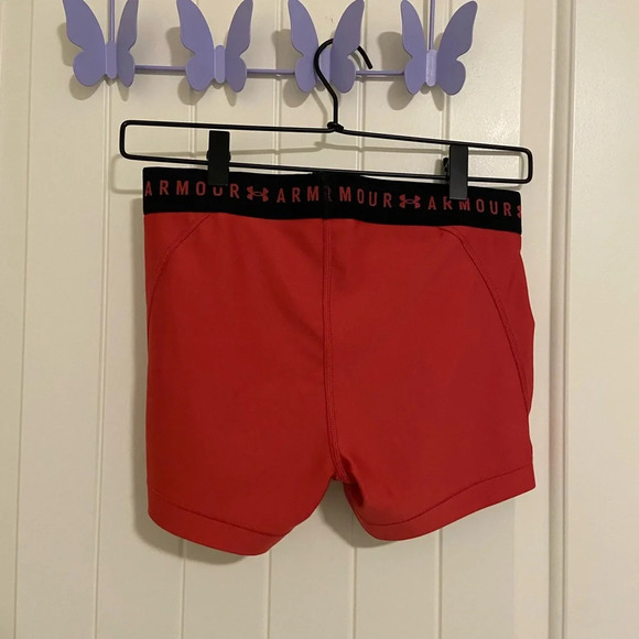 NWOT | Under Armour women’s heat gear pink compression shorts — medium - Picture 3 of 4
